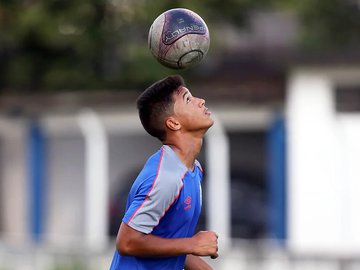 Marcos Leonardo aguarda renovação com o Santos