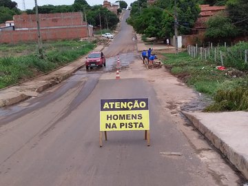 Avenida Dom Helder Câmara passa por serviços de limpeza e recuperação de drenagem