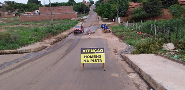 Avenida Dom Helder Câmara passa por serviços de limpeza e recuperação de drenagem