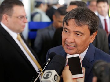 Governador diz que declaração de Firmino Filho é “futrica” política