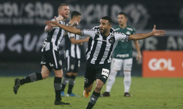 Fortaleza freia líder Atlético-MG com triunfo de 2 a 1