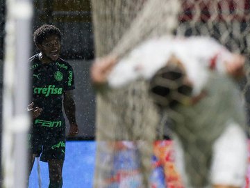 Palmeiras vence Bragantino e fica perto das quartas da Copa do Brasil