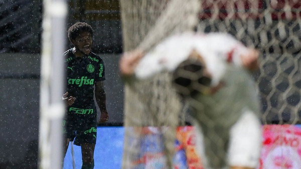 Palmeiras vence Bragantino e fica perto das quartas da Copa do Brasil