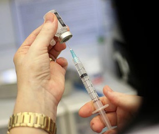 FMS disponibiliza nova vacina contra meningite para adolescentes