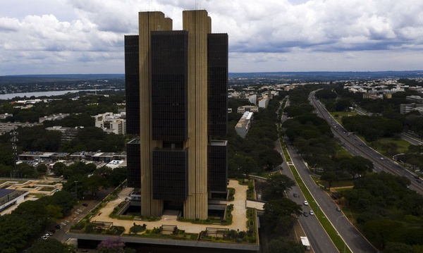 PL fixa mandato para presidente e diretores do BC