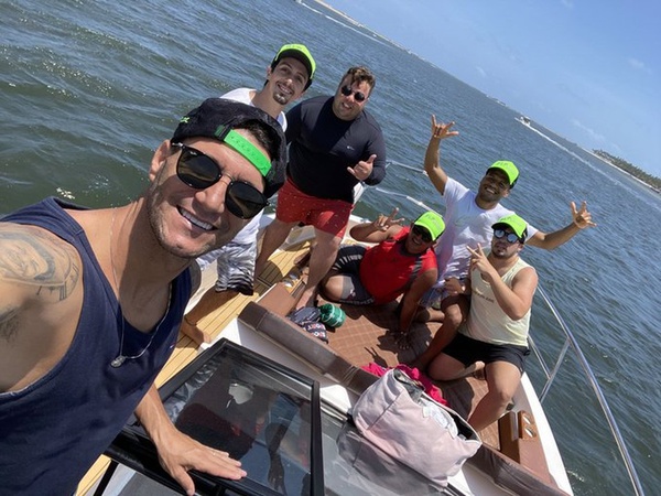 Thiago Neves e Patric em dia de folga após vitória sobre Athletico