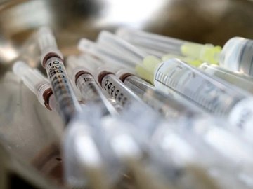 A previsão inicial era de adquirir 331 milhões de seringas.