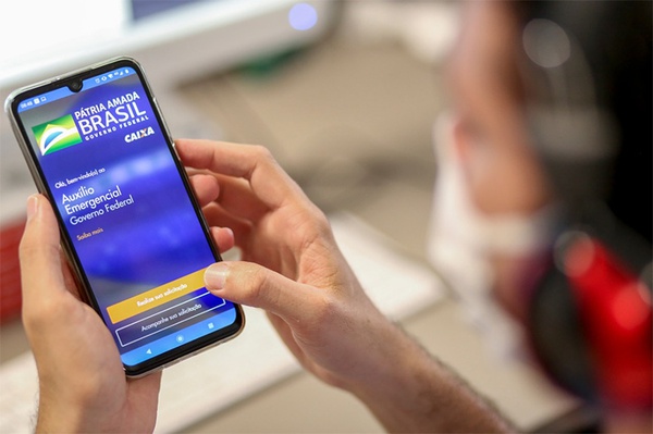 Auxílio emergencial termina nesta terça em meio à segunda onda e sem data de vacinação