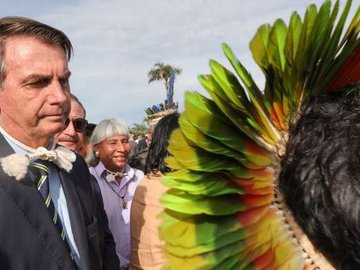 Bolsonaro sobre a jornalista: ''Ela queria um furo. Ela queria dar o furo, a qualquer preço, contra mim