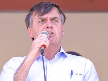 Em live, Bolsonaro critica atitude de Cid Gomes em protesto com PMs
