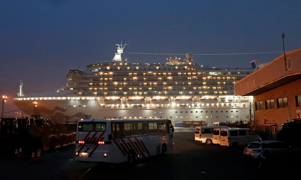 São as duas primeiras mortes entre os ocupantes do navio