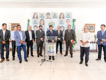 Decreto do governo suspende atividades em restaurantes e shoppings