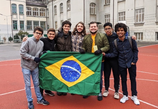 Equipe brasileira com piauiense conquista medalha em competição de matemática na Romênia