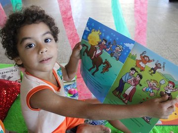 Famílias estão empolgadas com alunos da rede municipal lendo na Educação Infantil