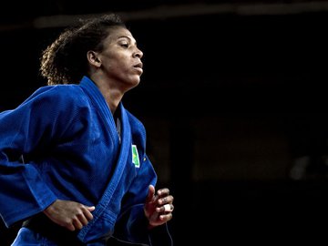 Suspensa por doping, campeã olímpica espera julgamento na CAS