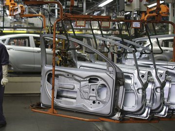 Confiança da indústria avança 2,4 pontos na prévia de maio