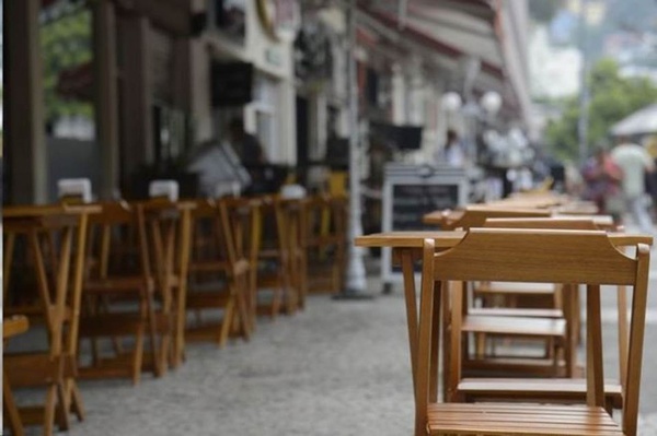 Bares e restaurantes de São Paulo puderam reabrir as portas na segunda-feira