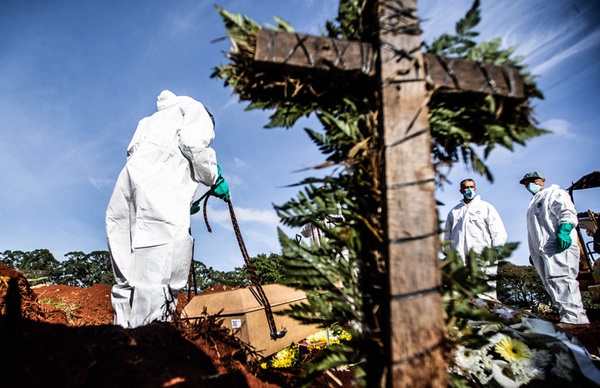 Brasil registra 1.057 mortes em dia em que ultrapassou a marca de 60 mil óbitos por covid