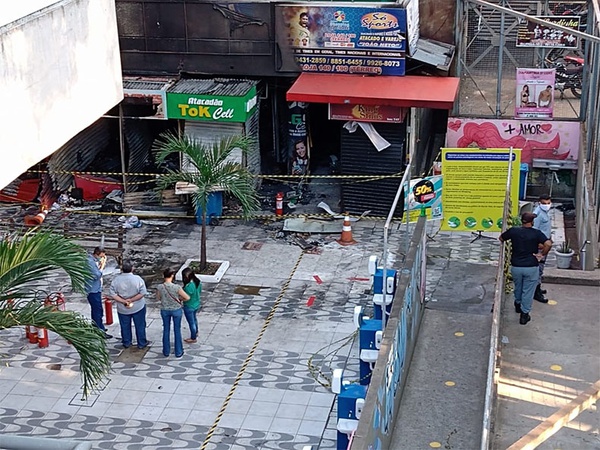 Peritos vão avaliar se incêndio danificou estrutura física do Shopping da Cidade