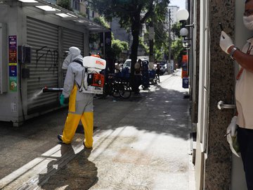 Dentre os serviços estão empresas de limpeza, marcenaria e manutenção