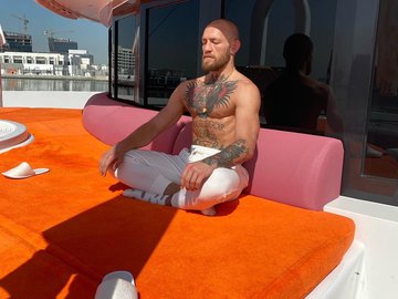 Conor McGregor chegou de iate à Ilha da Luta