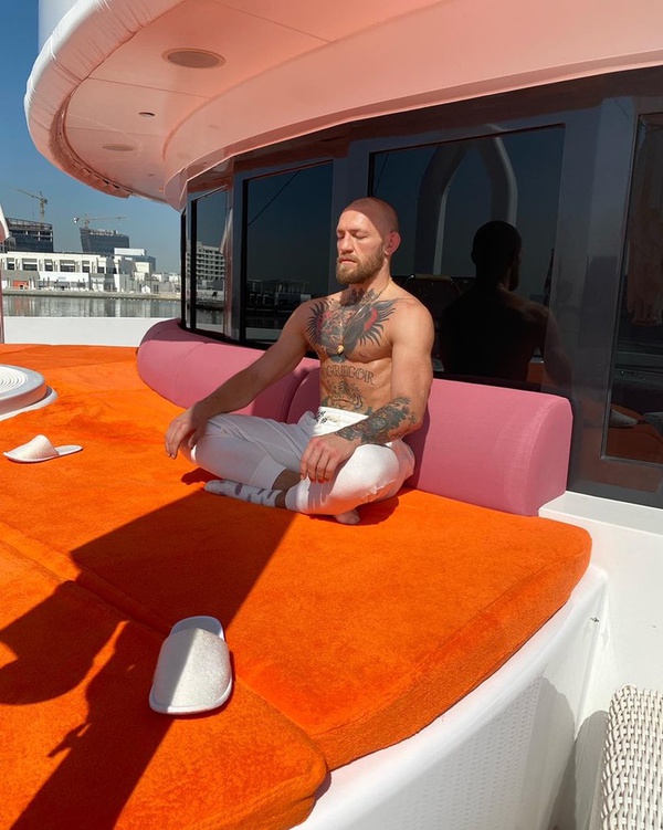 Conor McGregor chegou de iate à Ilha da Luta