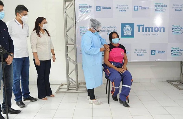 Técnica em enfermagem do Samu é a primeira vacinada contra Covid-19 em Timon