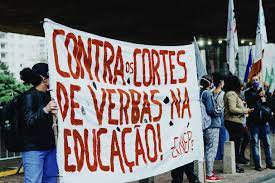 Cortes na Ciência afetam estudos de vacinas brasileiras contra a Covid