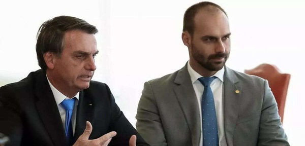 Jair Bolsonaro e Eduardo Bolsonaro
