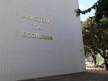 O Ministério da Economia estabeleceu o dia 11 de outubro, próxima segunda-feira, como ponto facultativo.