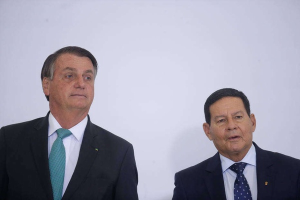 O presidente da República, Jair Bolsonaro, e o seu vice, Hamilton Mourão.