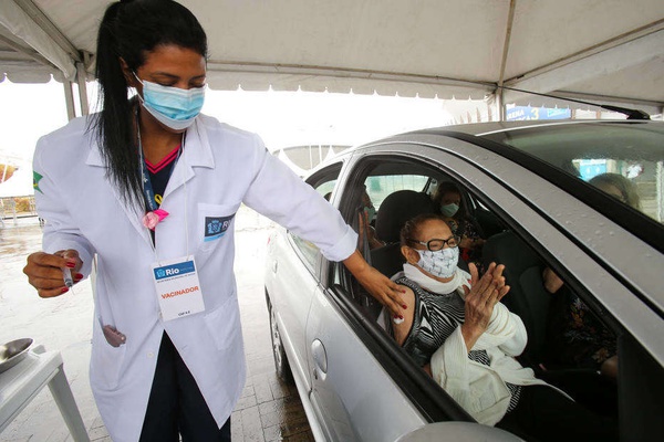 O Rio de Janeiro já aplicou mais de 10 milhões de doses de vacina contra a covid-19