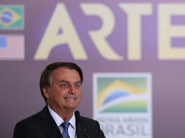 Pressão contra Bolsonaro nos EUA mira nome progressista em embaixada e distância do Brasil