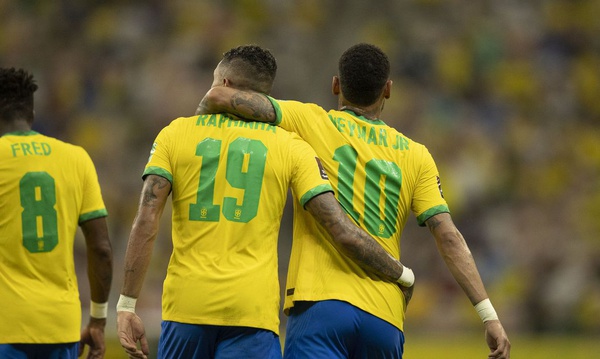 Seleção vence por 4 a 1 em reencontro com torcida brasileira