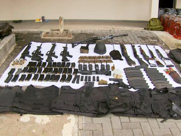 Armamento apreendido durante operação da PM e PRF que resultou na morte de 26 suspeitos de roubo a bancos em Varginha (MG)