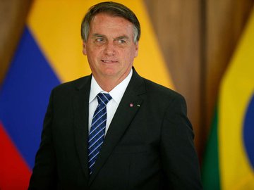Bolsonaro confunde John Kerry com Jim Carrey em entrevista na Itália