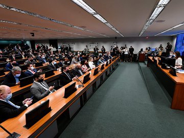 Debate ocorre após suspensão da execução dos recursos pelo STF