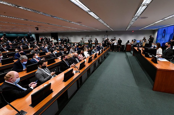 Debate ocorre após suspensão da execução dos recursos pelo STF
