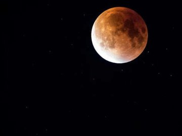 Eclipse lunar parcial mais longo em 580 anos será visível no Brasil; confira como assistir