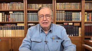 Olavo de Carvalho pega ‘voo repentino’ para os EUA e escapa de investigação sobre favorecimento