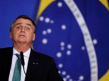 ‘Por mim, não teria carnaval’, diz Bolsonaro; cidades avaliam realização da festa