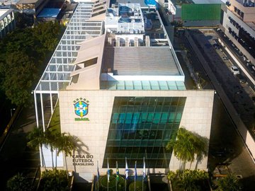 Última hora: Gigante brasileiro é condenado pela FIFA por dívida a clube português