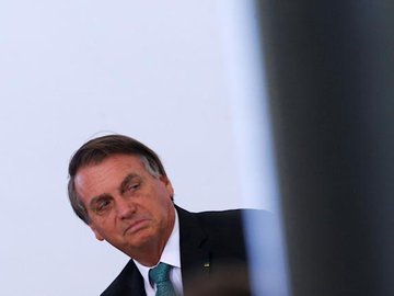Bolsonaro divulga vídeo em que vacina é chamada de 'porcaria'