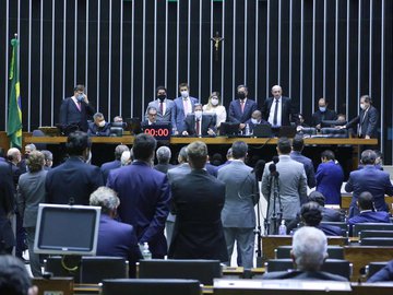 Congresso abre caminho para maior volume de recursos da história para campanhas