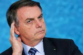 Congresso se refestela, Bolsonaro silencia