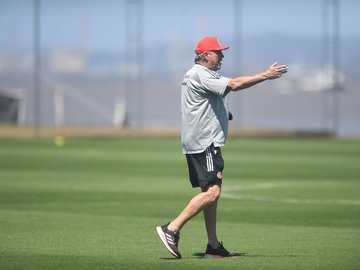 Abel Braga em treino do Inter no CT do Parque Gigante na segunda-feira