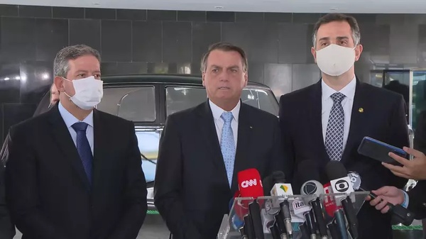 Arthur Lira (PP-AL), Jair Bolsonaro (sem partido) e Rodrigo Pacheco (DEM-MG) em encontro no Palácio do Planalto