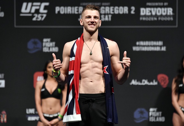 Dan Hooker lutou no dia 23 de janeiro em Abu Dhabi