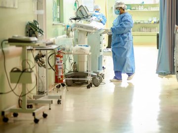 Saúde diz que possui estoque de “kit intubação", mas aumento de casos preocupa