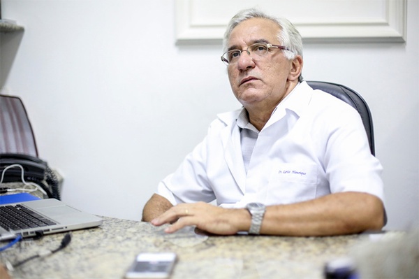 Médico infectologista Carlos Henrique Nery Costa